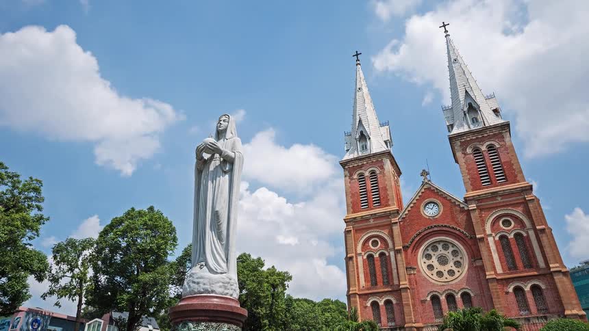 Statue of our lady of peace at notre dame cathedral basilica