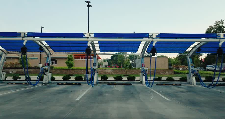 Covered bays with hoses and equipment for manual car washing