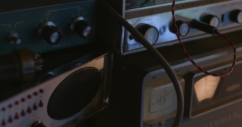 Equipment with knobs and cords