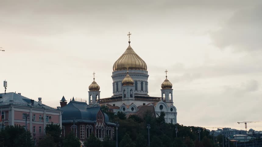 A slow zoom shot of the iconic Cathedral of Christ the Saviour in Moscow, Russia, under a cloudy sky