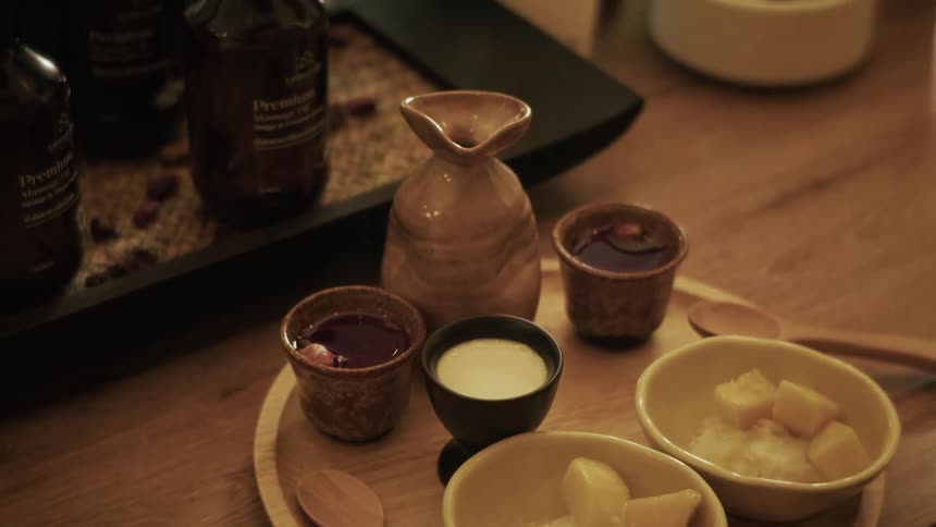 A traditional Thai welcome treat of mango sticky rice and herbal tea is elegantly served in a tranquil spa