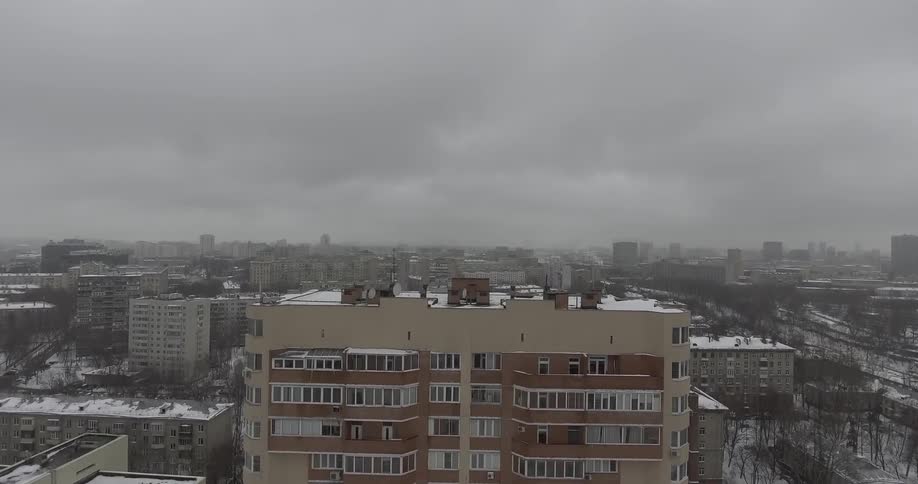 A tall building is a bit taller than the rest in this city