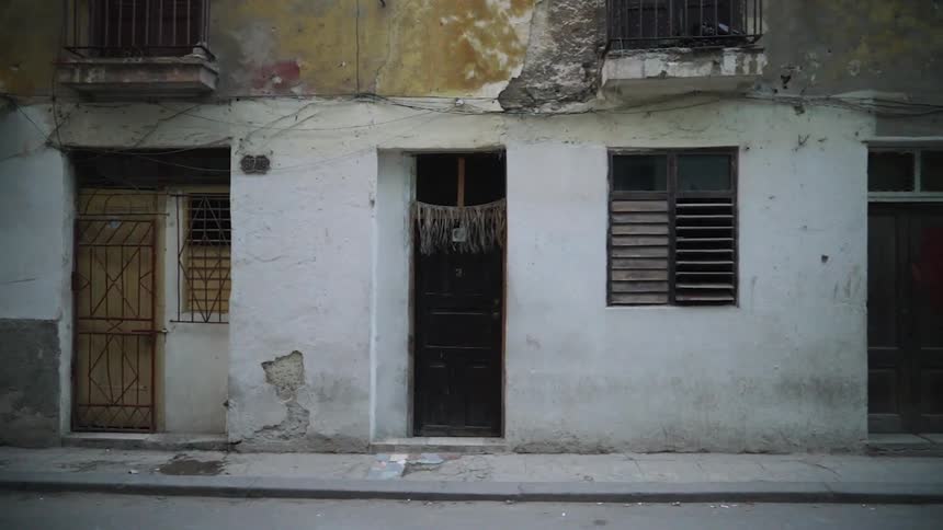 Decrepit looking building in a city
