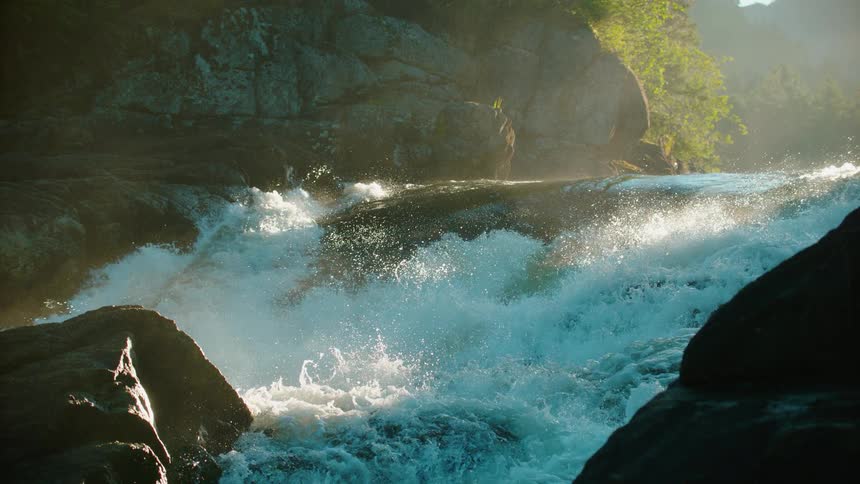 A river gushes and flows in the wilderness