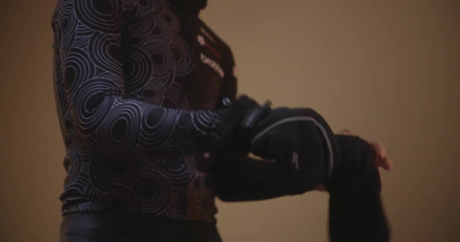 A man puts on winter gloves