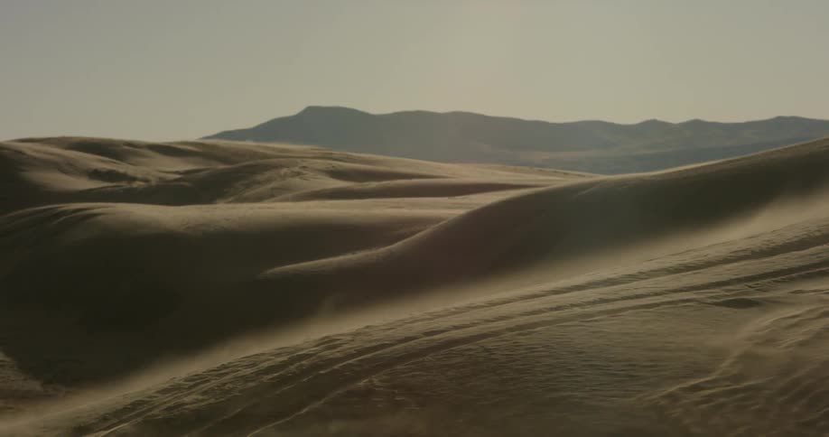 Sand drifts across the dunes in the desert