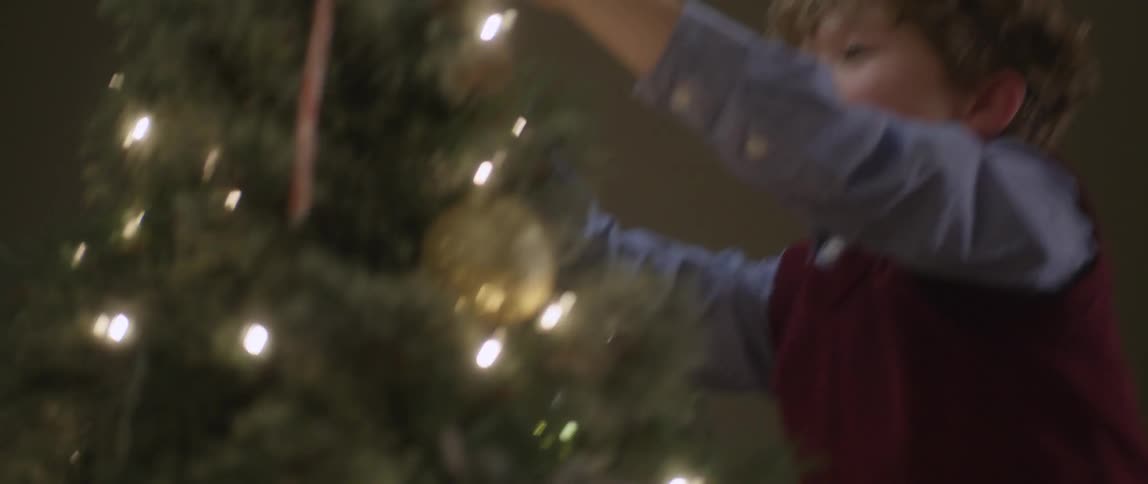 People decorating for the holidays