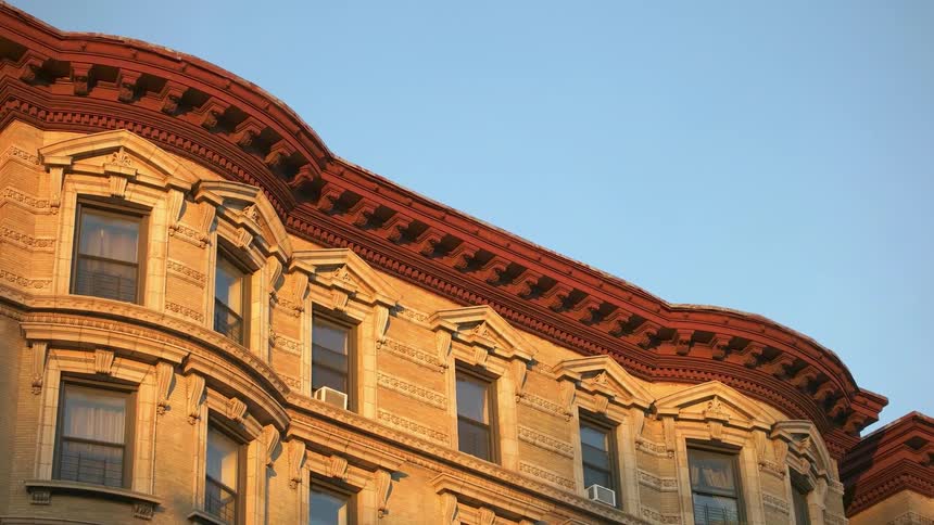 A tall building sits under the sunny sky