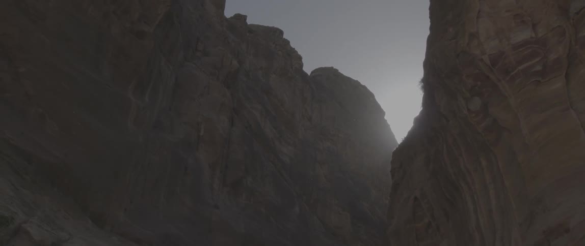 The sun is setting behind these mountains
