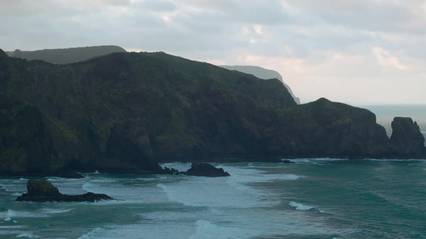 Ocean waves rolling up on rocky cliffs