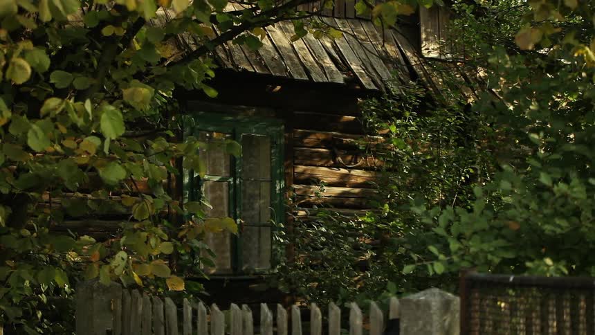 Outside view of a cottage on a pleasant morning