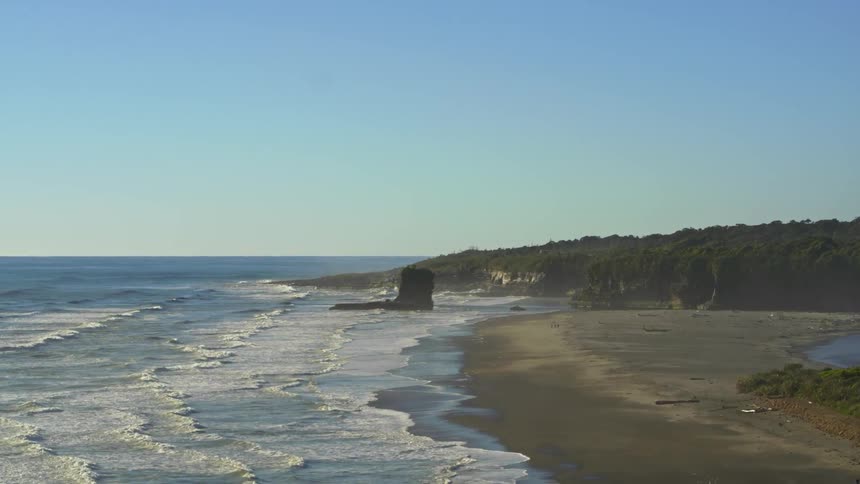 The waves quickly move towards the beach
