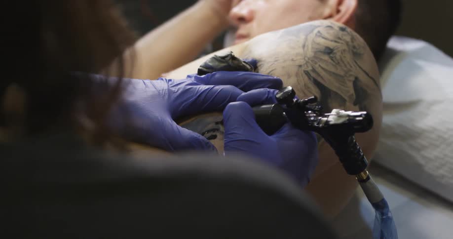 A man is getting some new ink