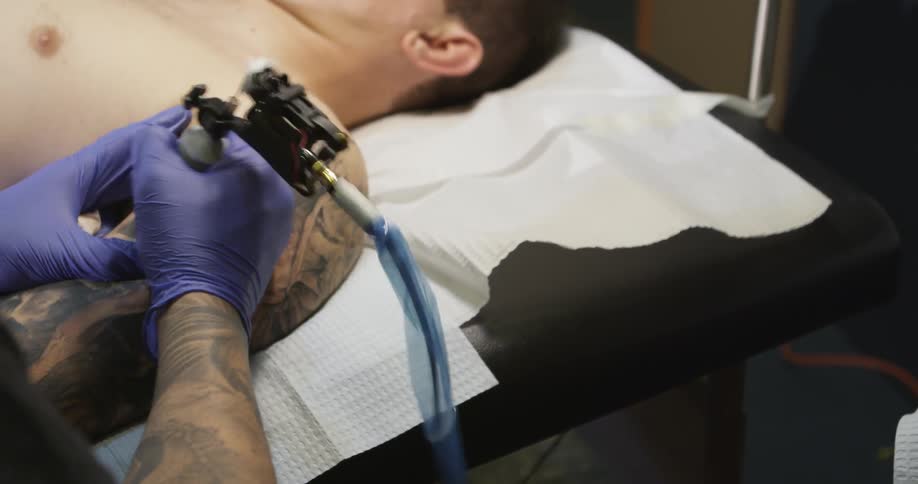 A man gets a tattoo on his bicep