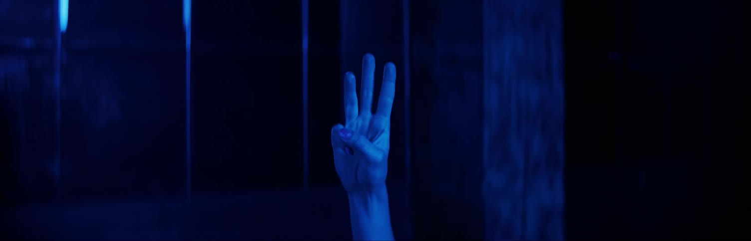 Person counting down from three to one with their fingers