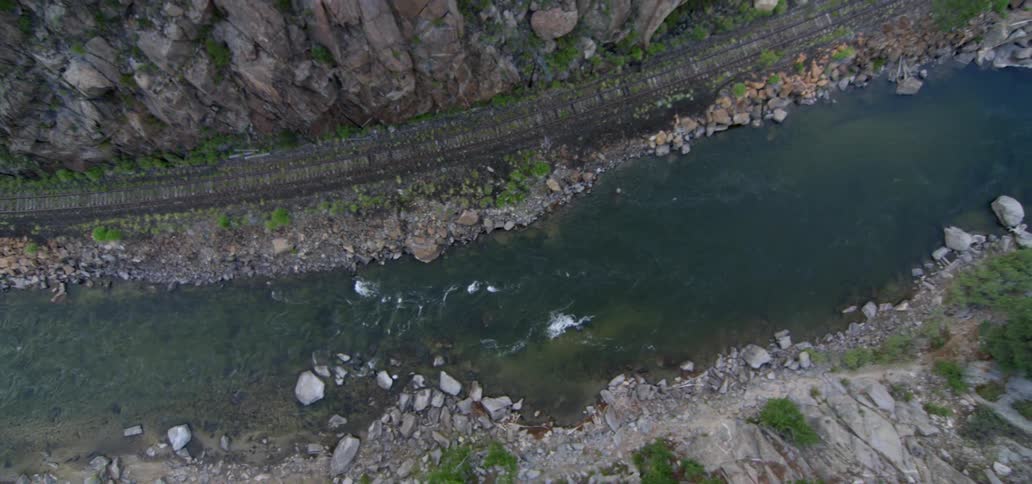 The stream is splashing on the side of a mountain
