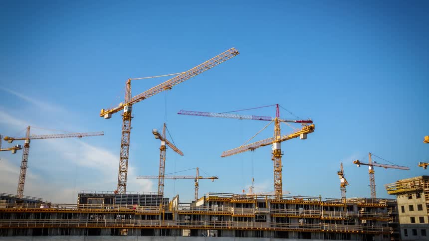 Cranes help build a large building