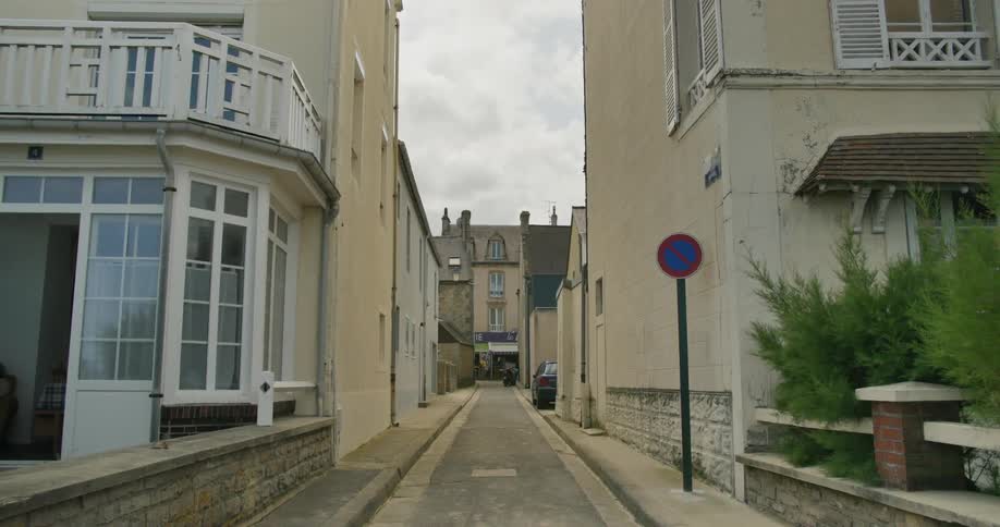 An alley between two buildings on a cloudy day