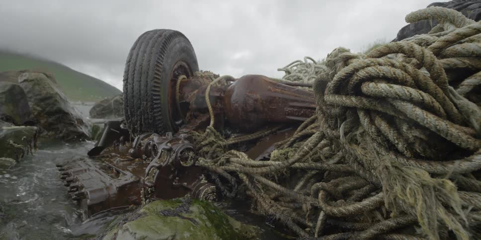 Ropes and large wreckage are washed ashore