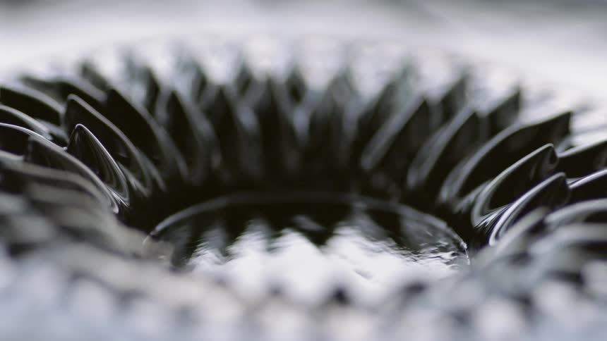 Black water ripples in a spike formation