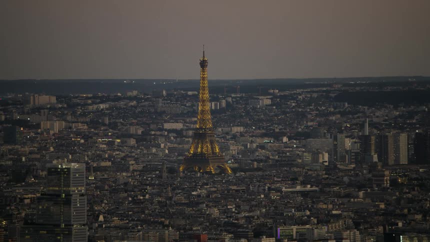 There is a tall tower in the middle of the city