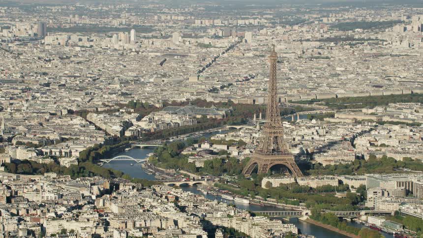 The eiffel tower during the day
