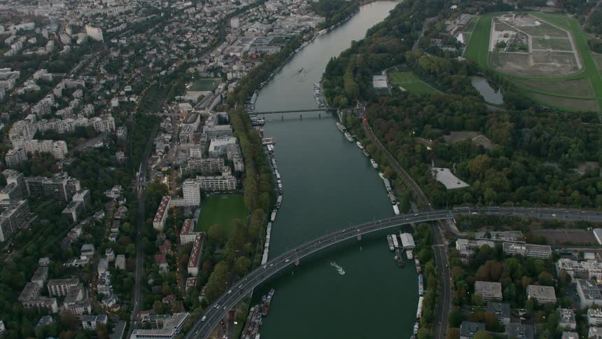 River flows through a large city