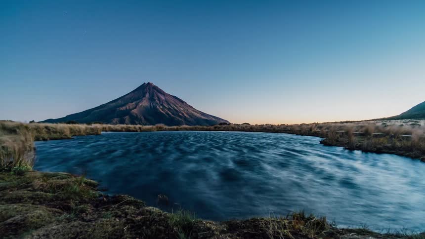 Water flows in a lake