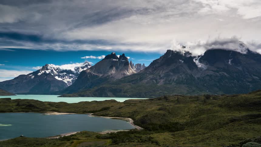 The large clouds move over the mountains