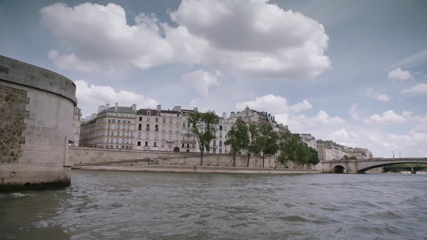 A river flows through a city