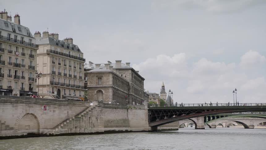 A river flows through a city