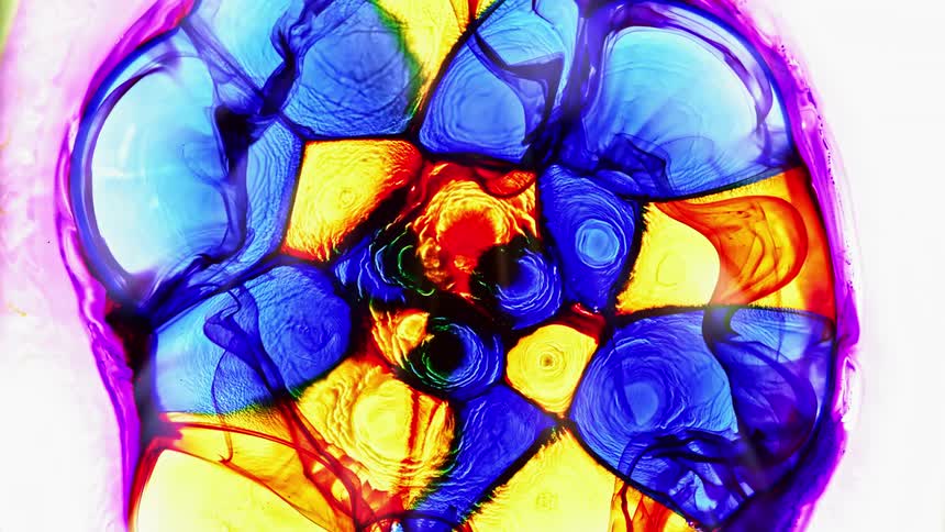 Colors and patterns are shifting in a liquid solution