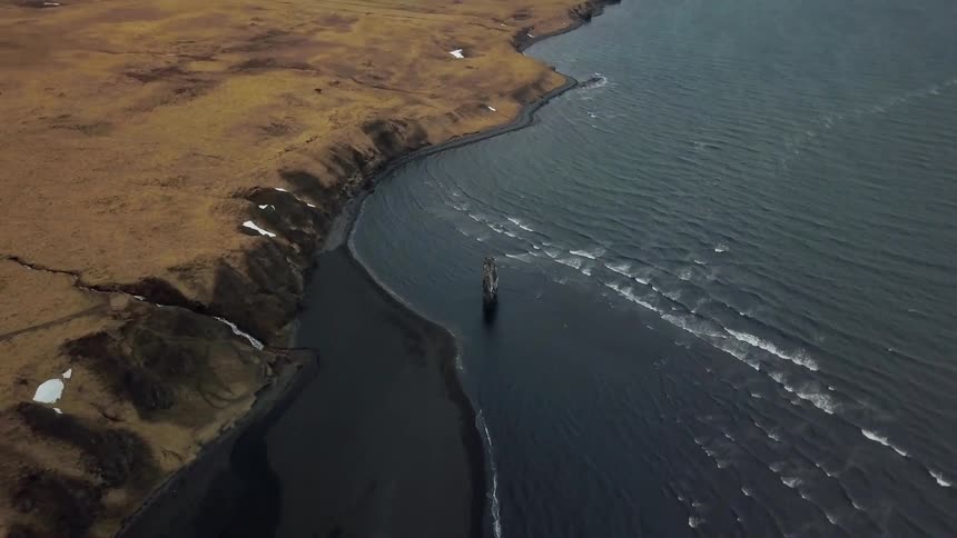 Waves flow onto the rocky shore