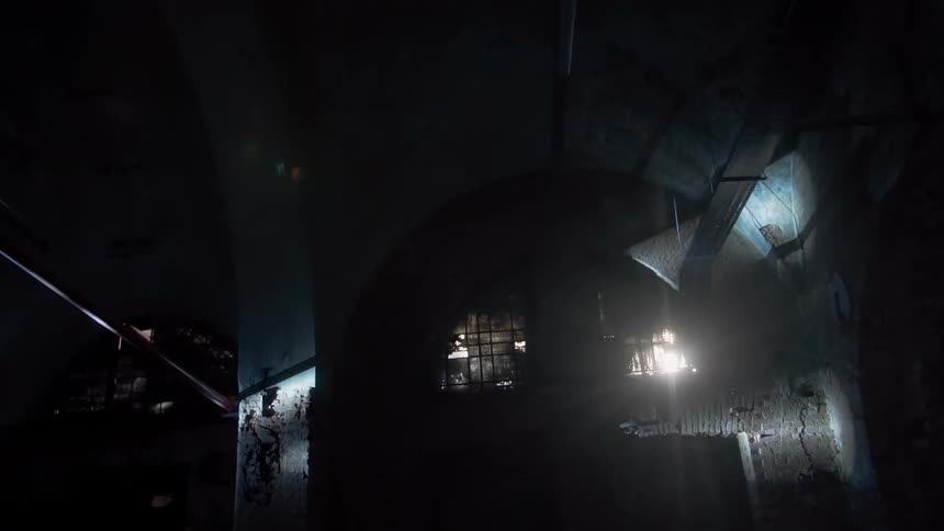 Light shines and flickers in a dark room