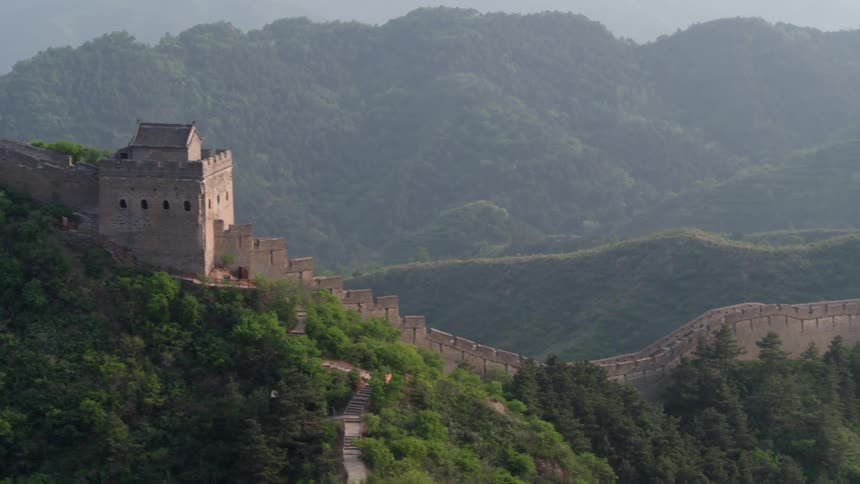 Large wall winding over mountains