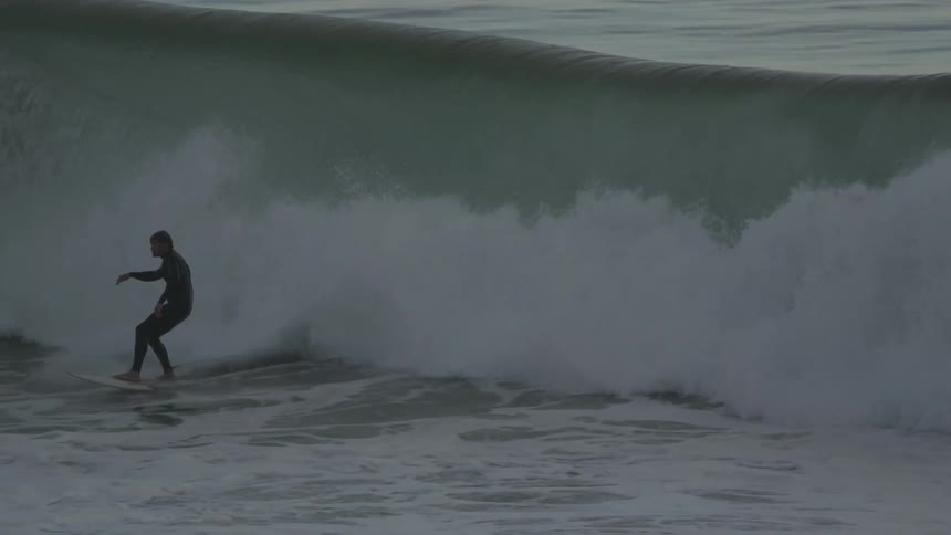 Giant crashing waves