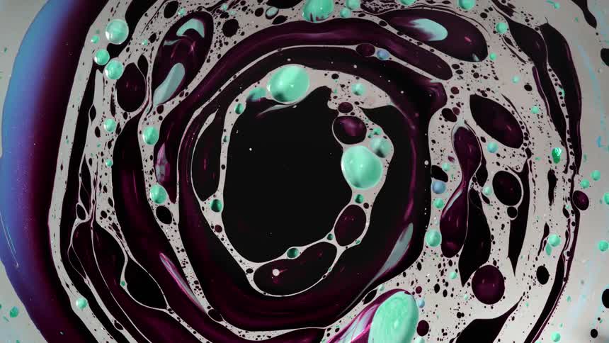 Dye spins in aqueous solution