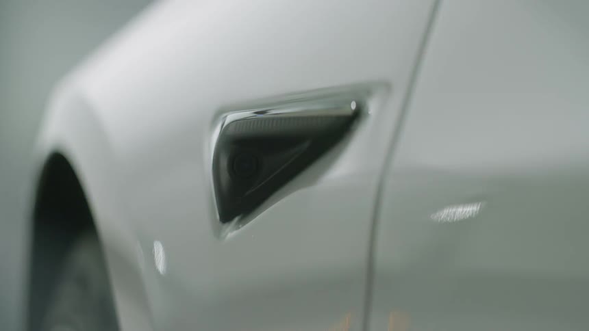 A white cars lights flash