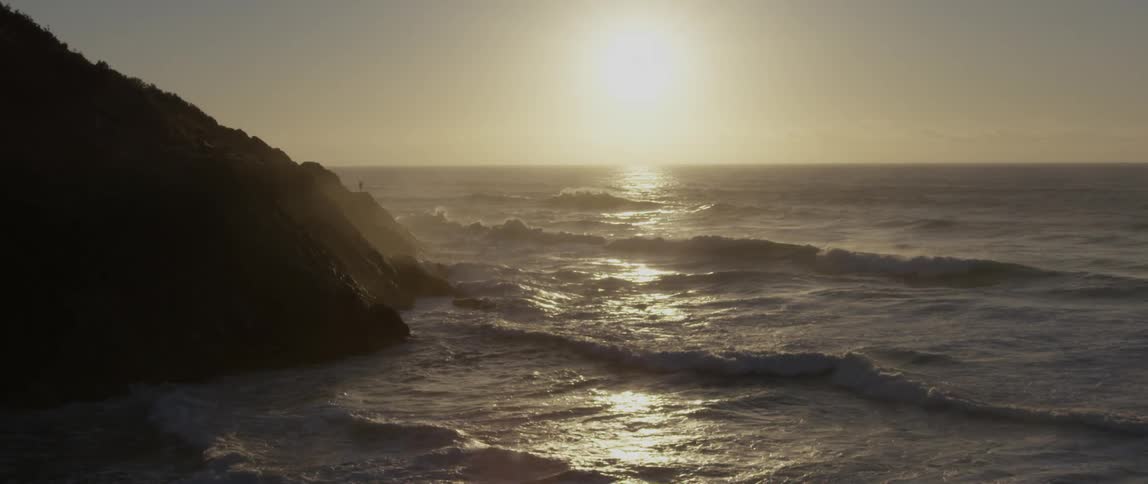 Waves are lopping in the sea