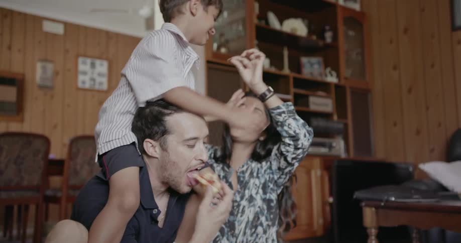 A family eating pizza