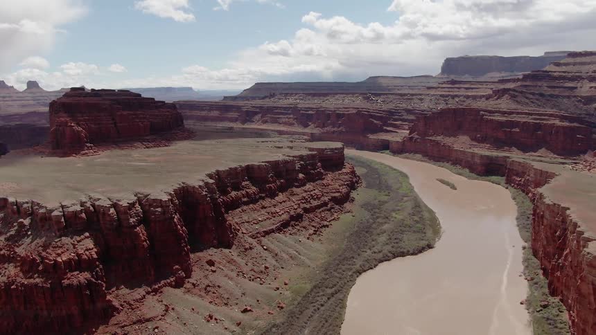 The river runs through the canyon