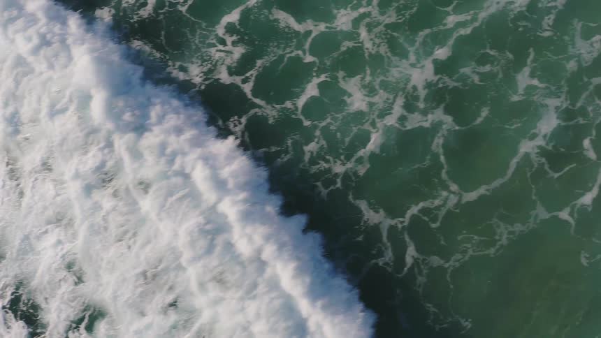 Ocean waves crash in the sea