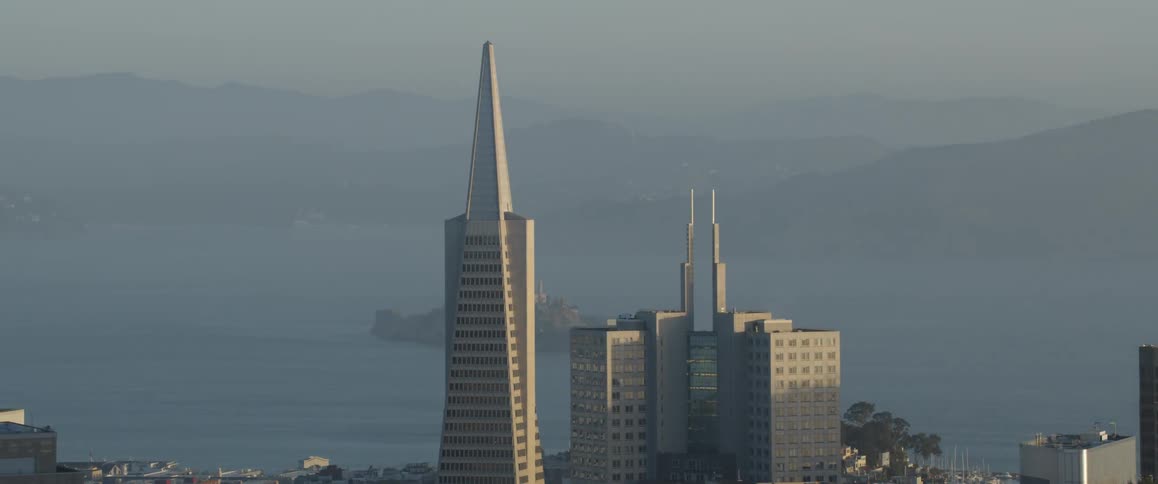 Large building in the middle of a city