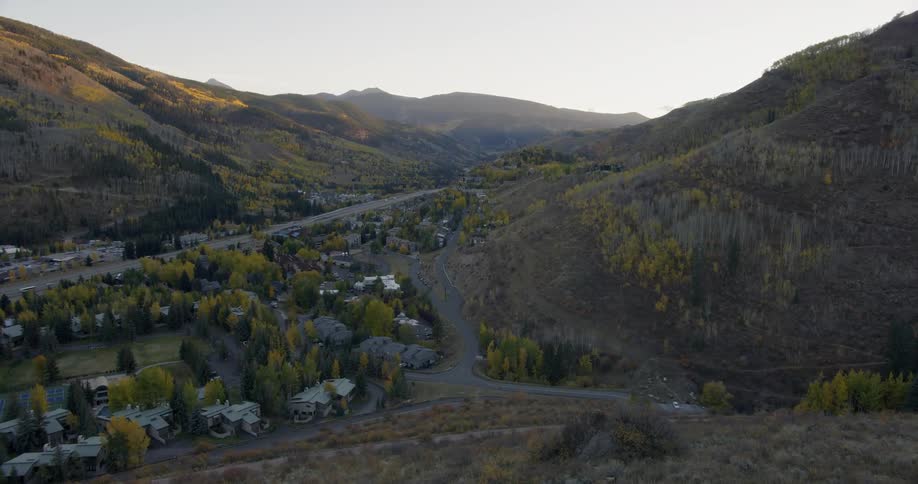 The hills lead to some homes at the bottom