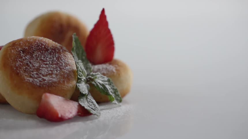 Powdered sugar falls down onto a dessert