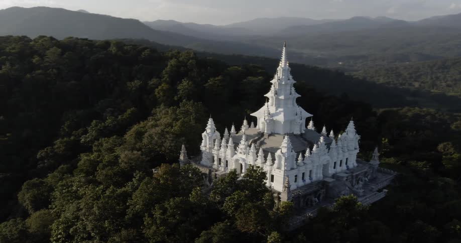 A white building stands in mountains