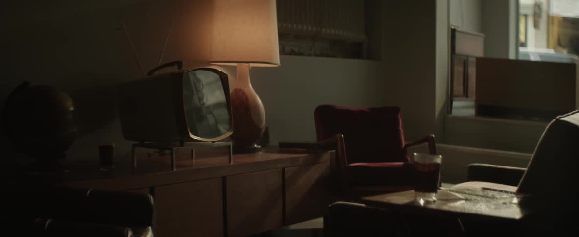 A tv and a lamp on a table