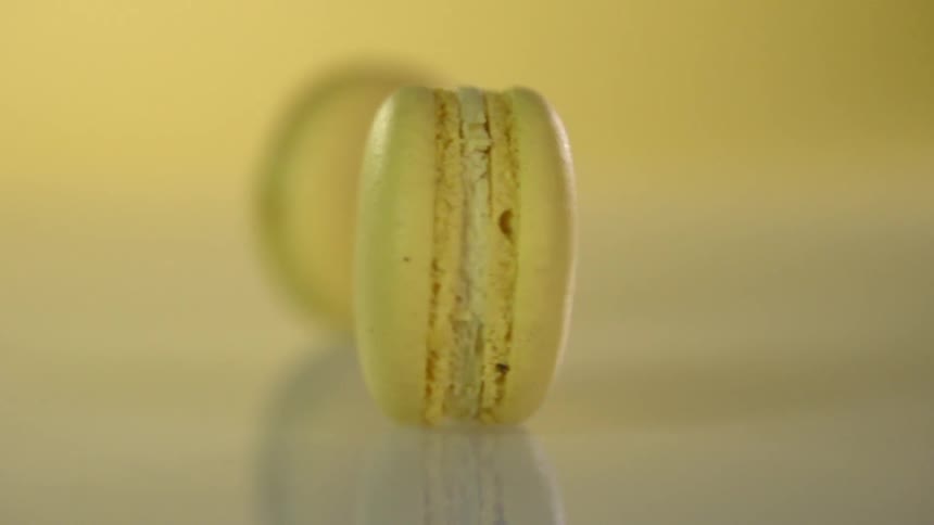Macaroon rotates on its edge