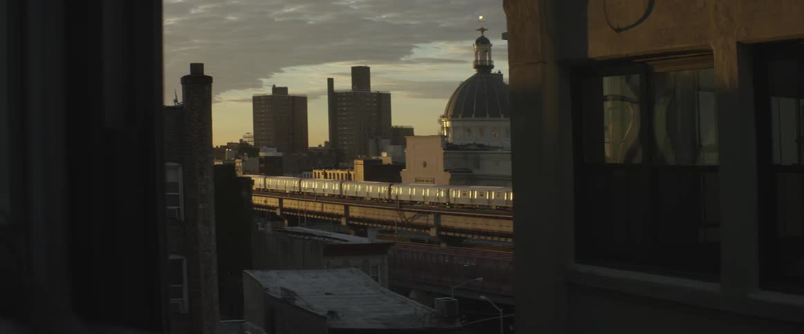 A train passing thru a city