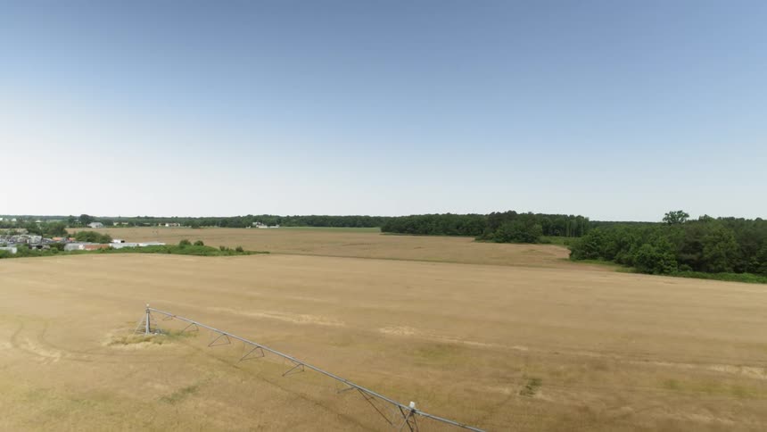 Large sprinkler waters farm cops